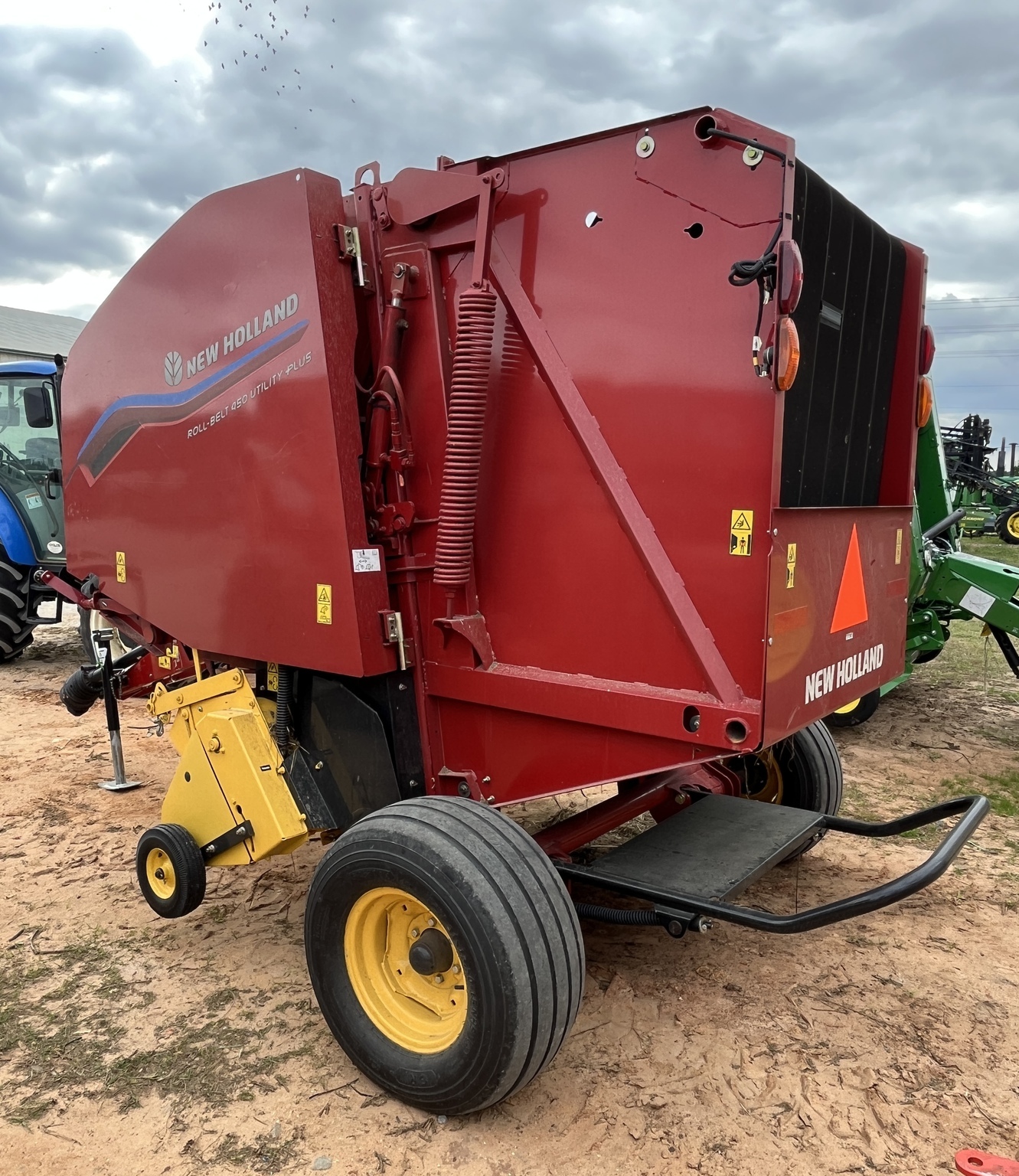 2023 New Holland Roll-Belt 450 Utility Round Baler