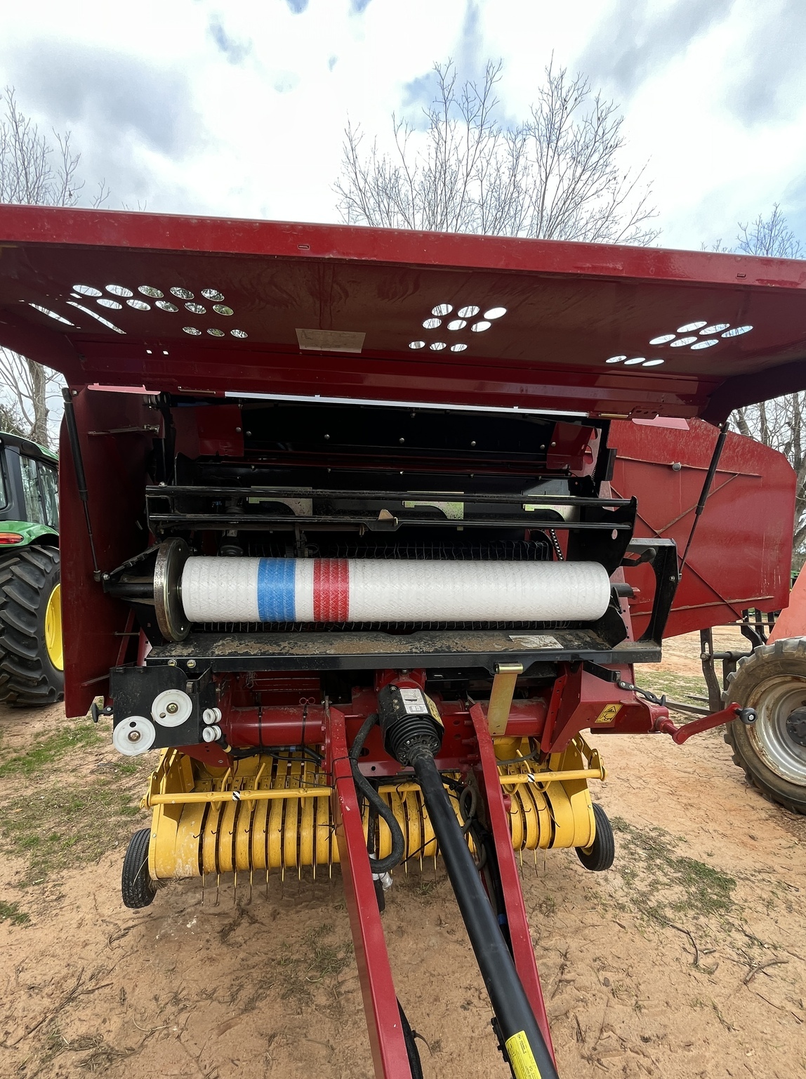 2023 New Holland Roll-Belt 450 Utility Round Baler