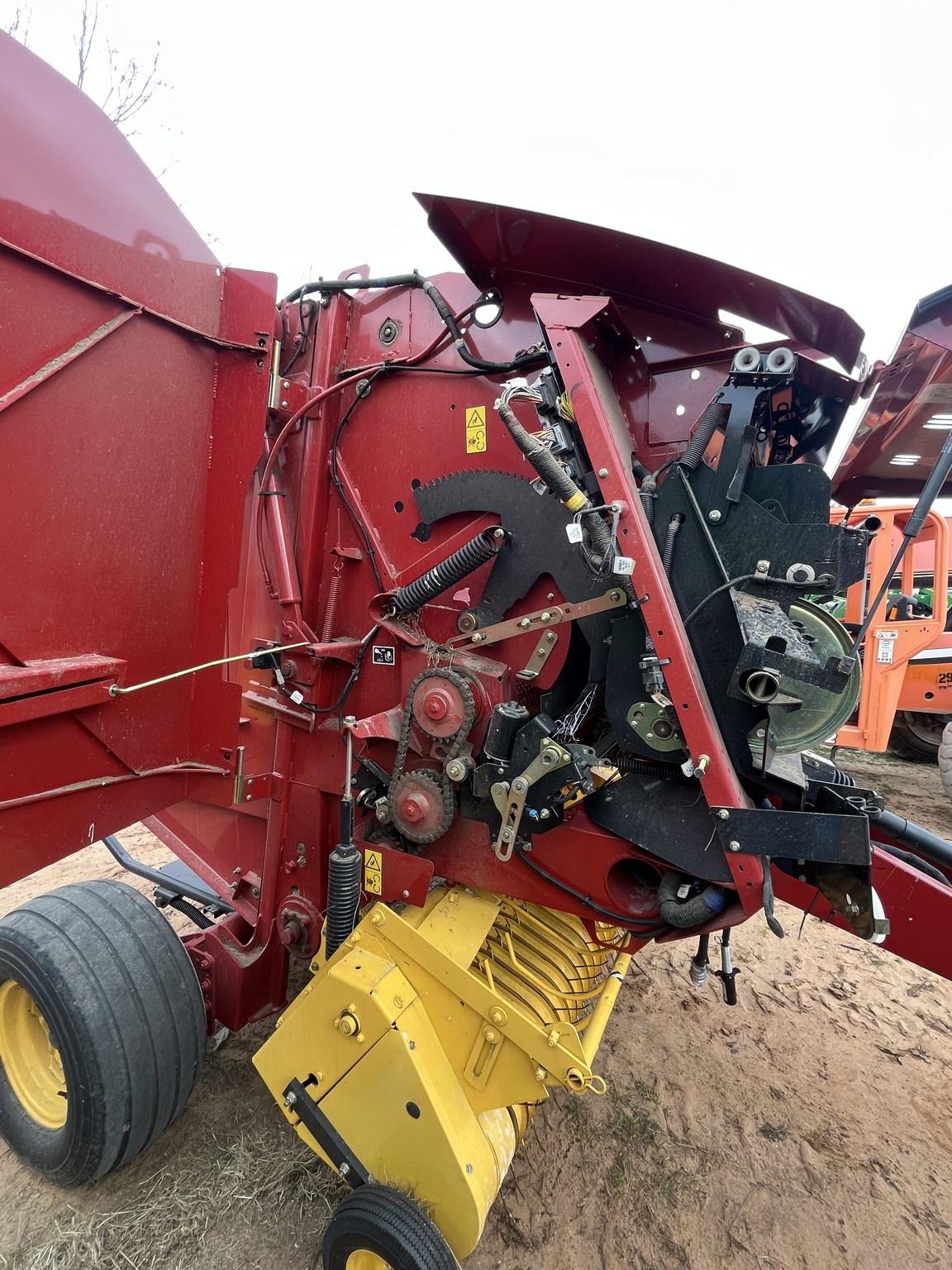 2023 New Holland Roll-Belt 450 Utility Round Baler