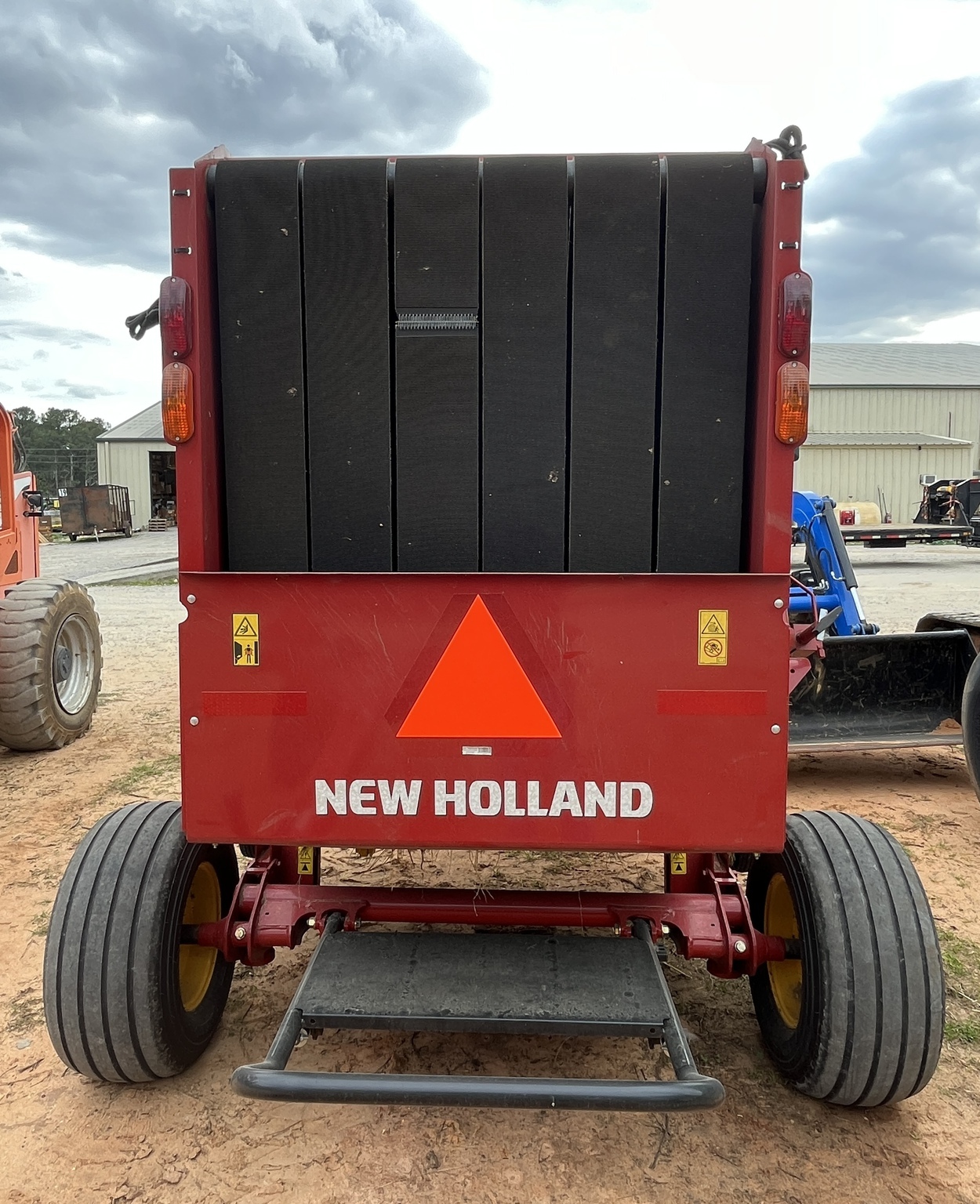 2023 New Holland Roll-Belt 450 Utility Round Baler