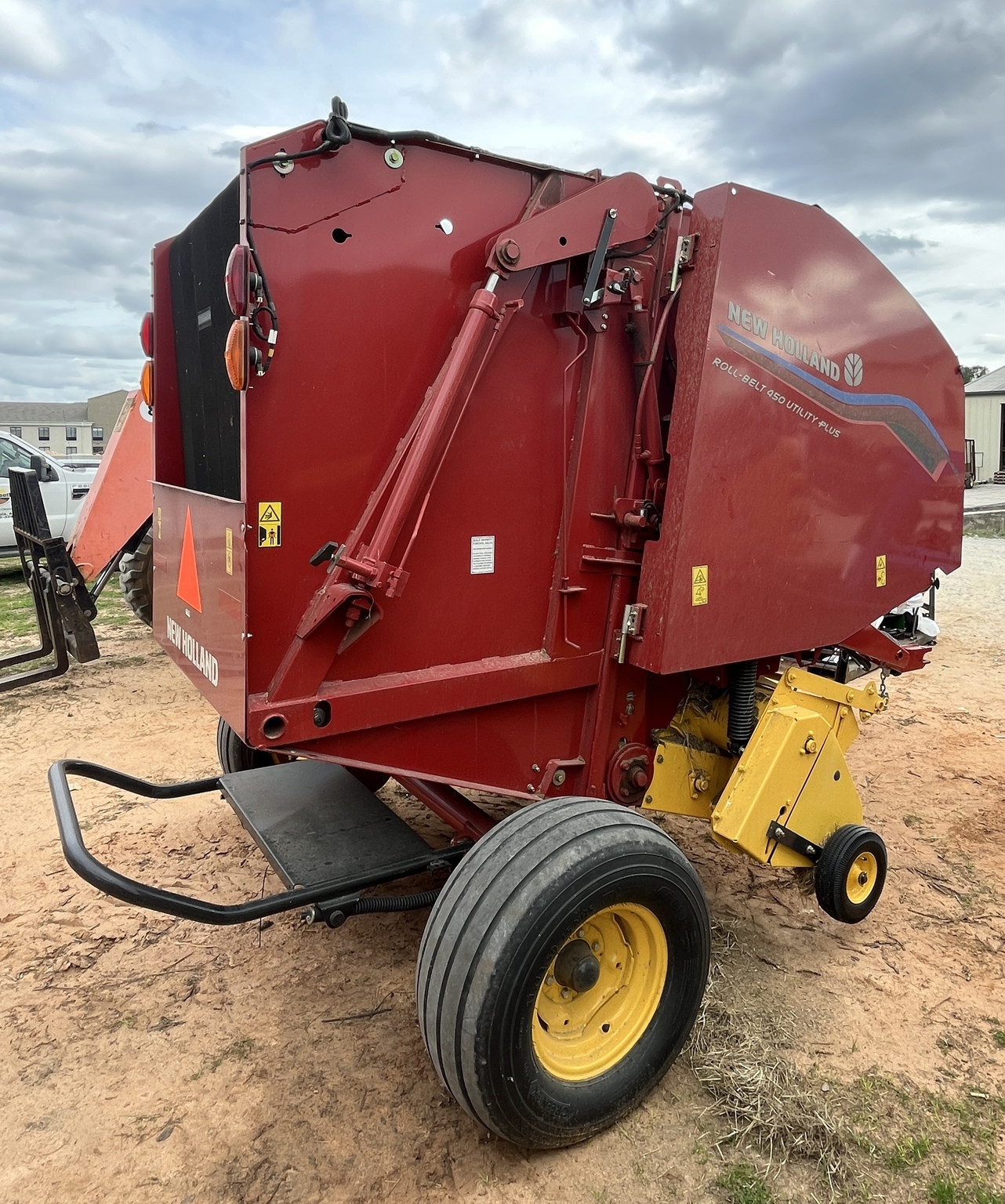2023 New Holland Roll-Belt 450 Utility Round Baler