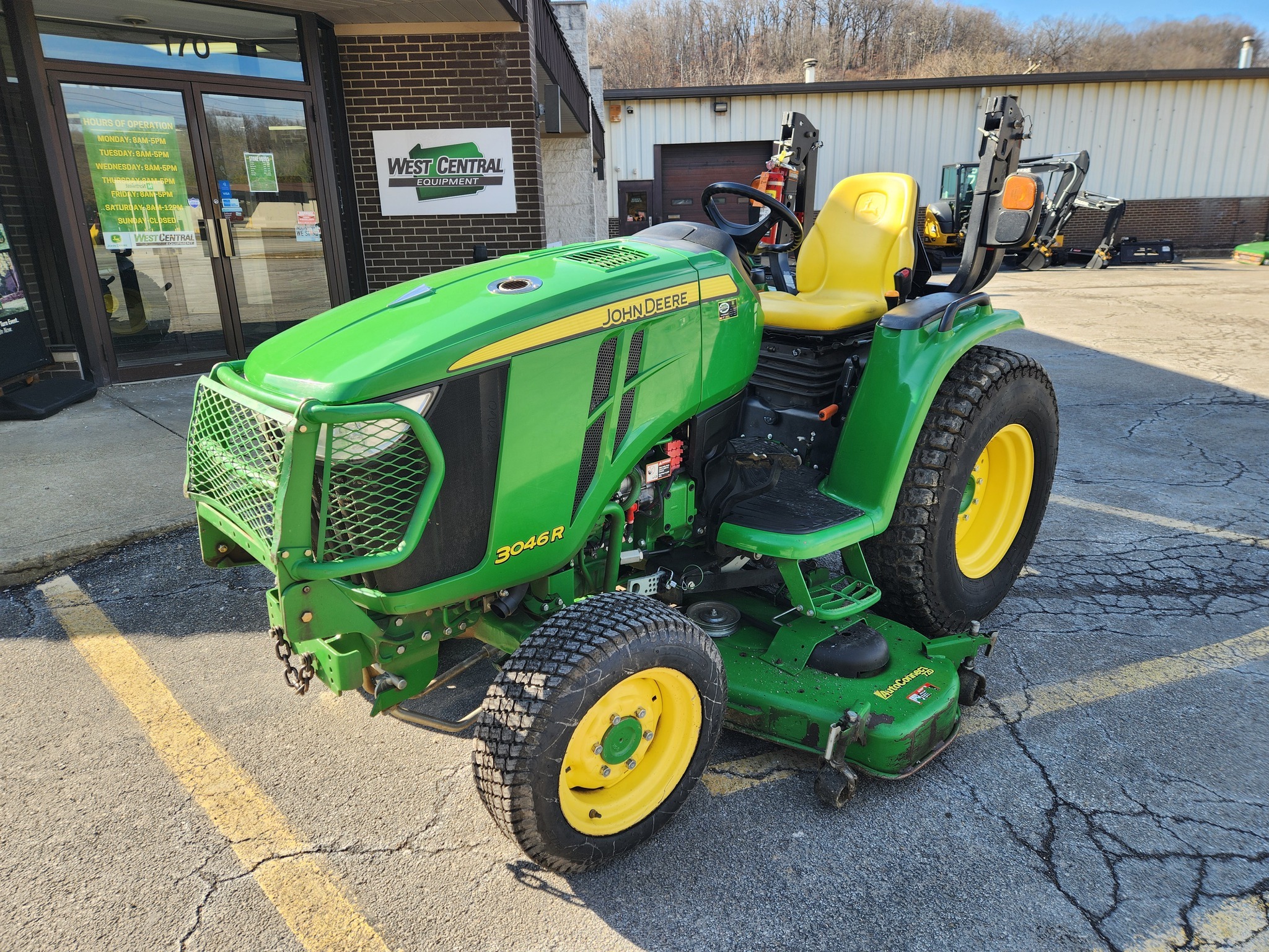 2016 John Deere 3046R Tractor