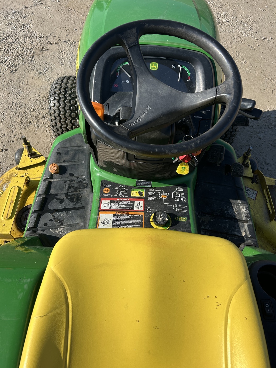 2008 John Deere X729 Lawn Mower