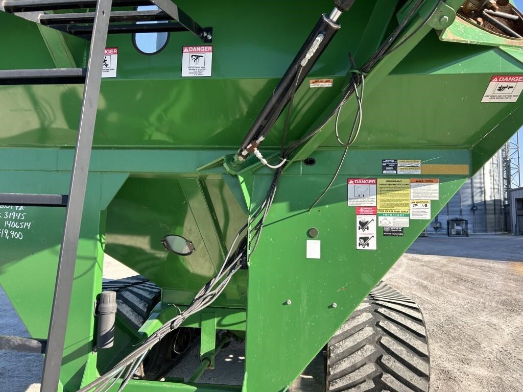 2014 J&M 1401-22T Grain Cart