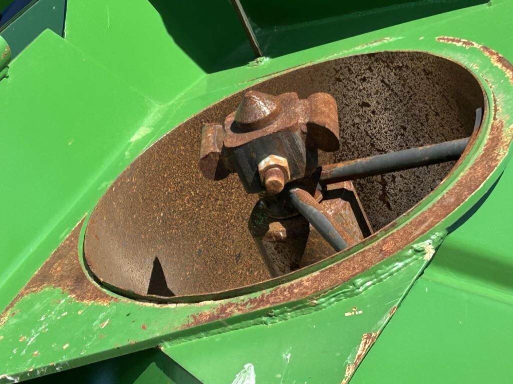 2014 J&M 1401-22T Grain Cart