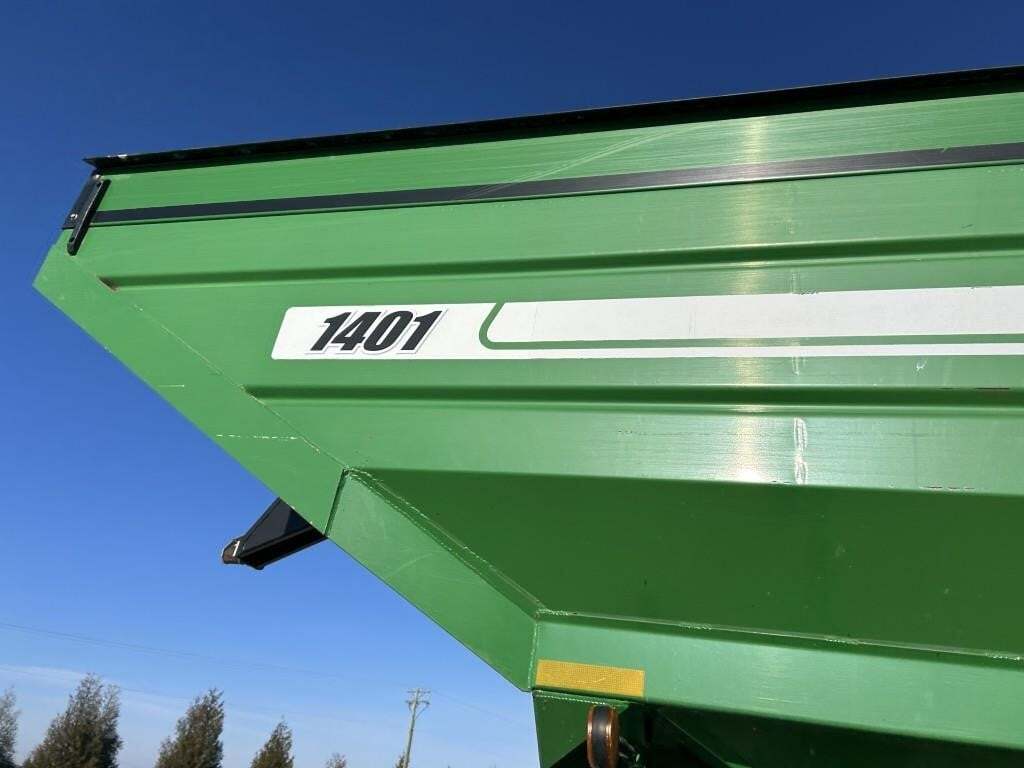 2014 J&M 1401-22T Grain Cart