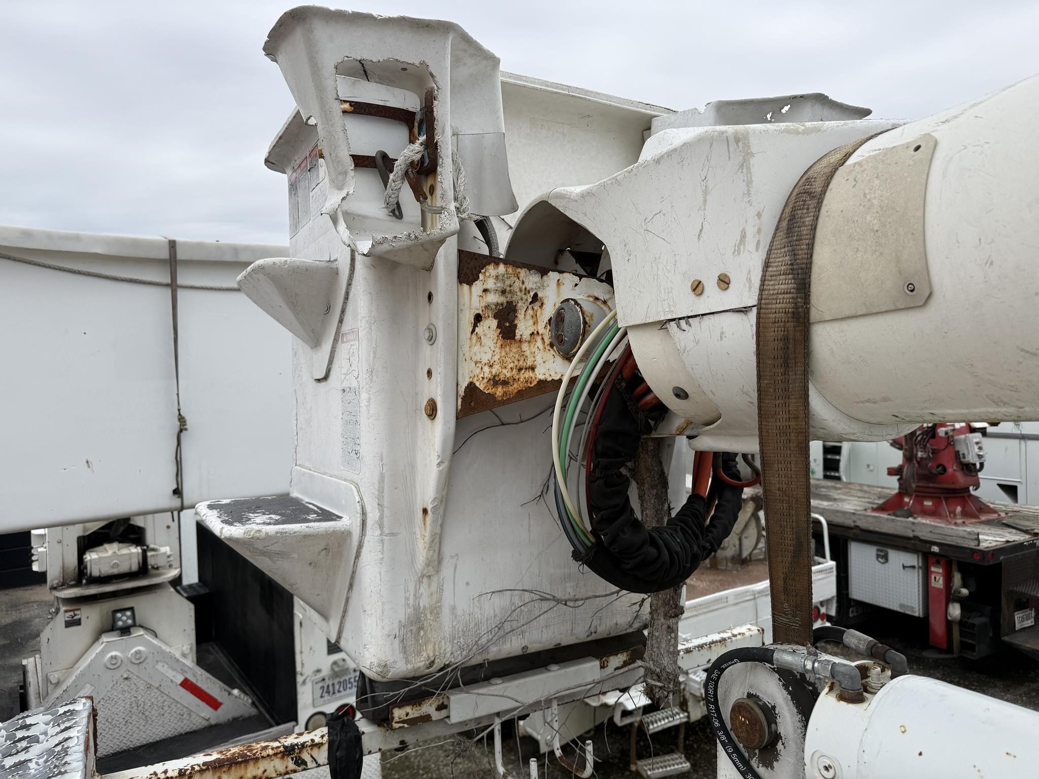 2006 Altec AA755L Crane