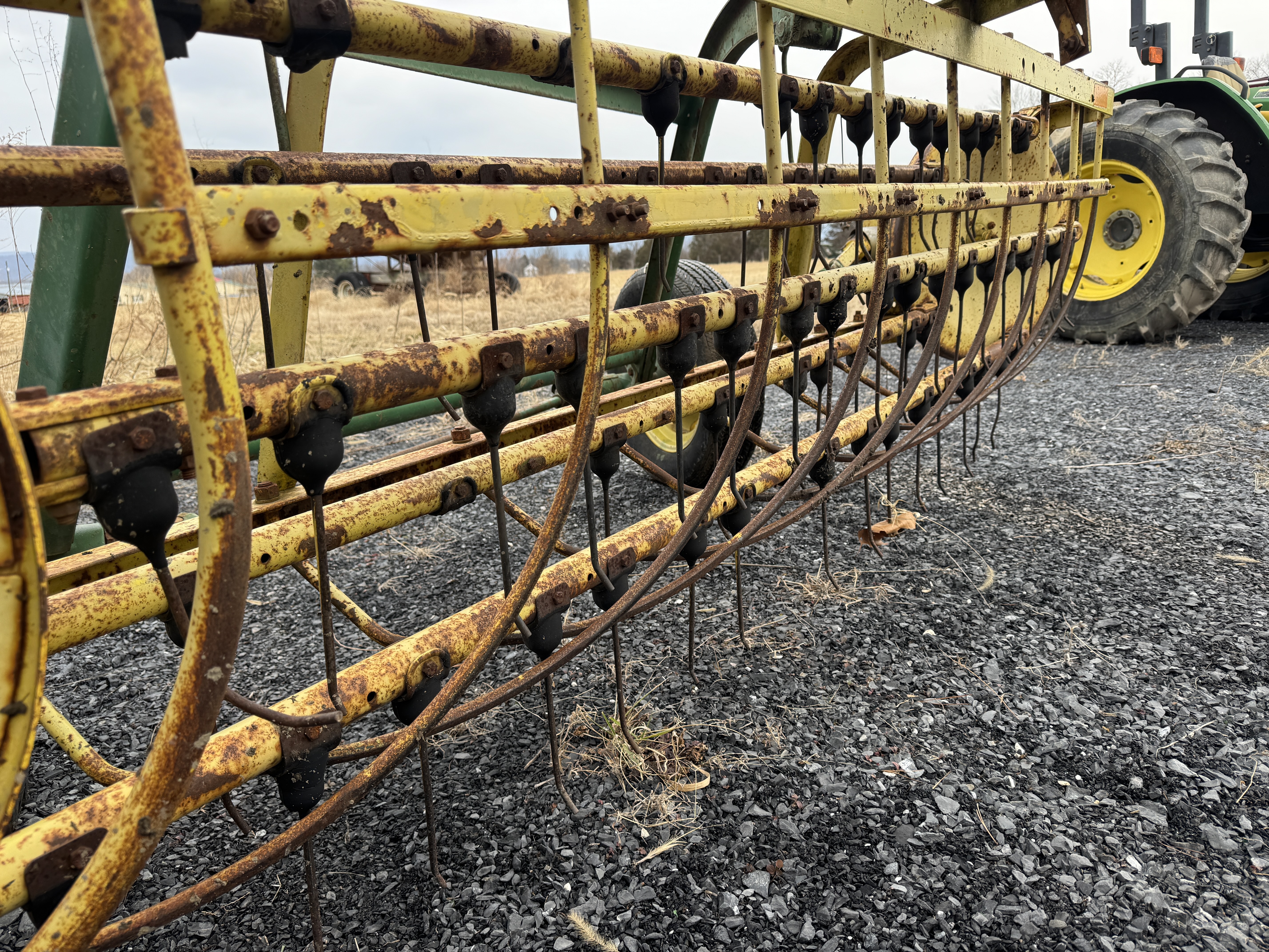 1988 John Deere 660 Rake