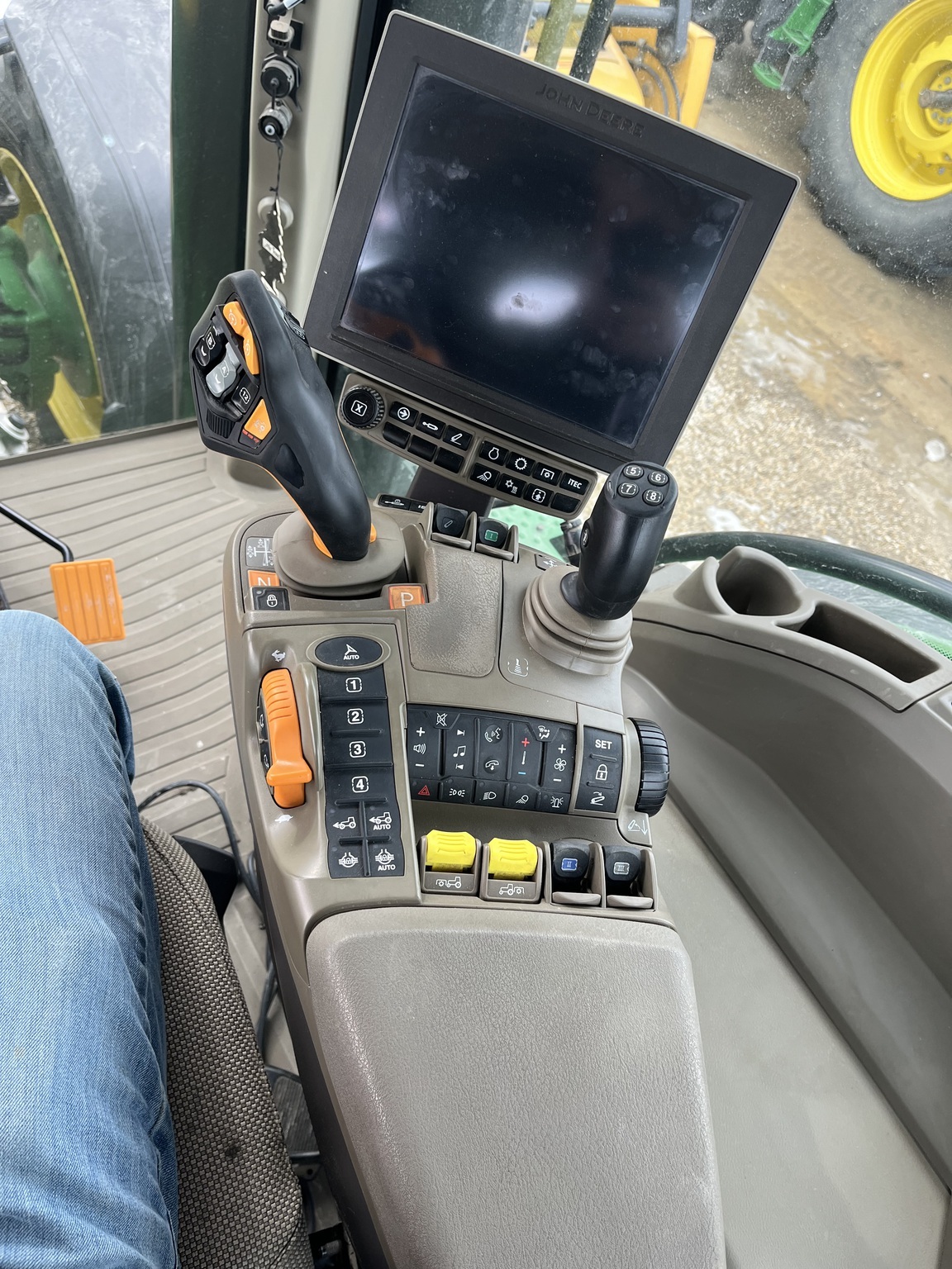 2021 John Deere 8R 370 Tractor