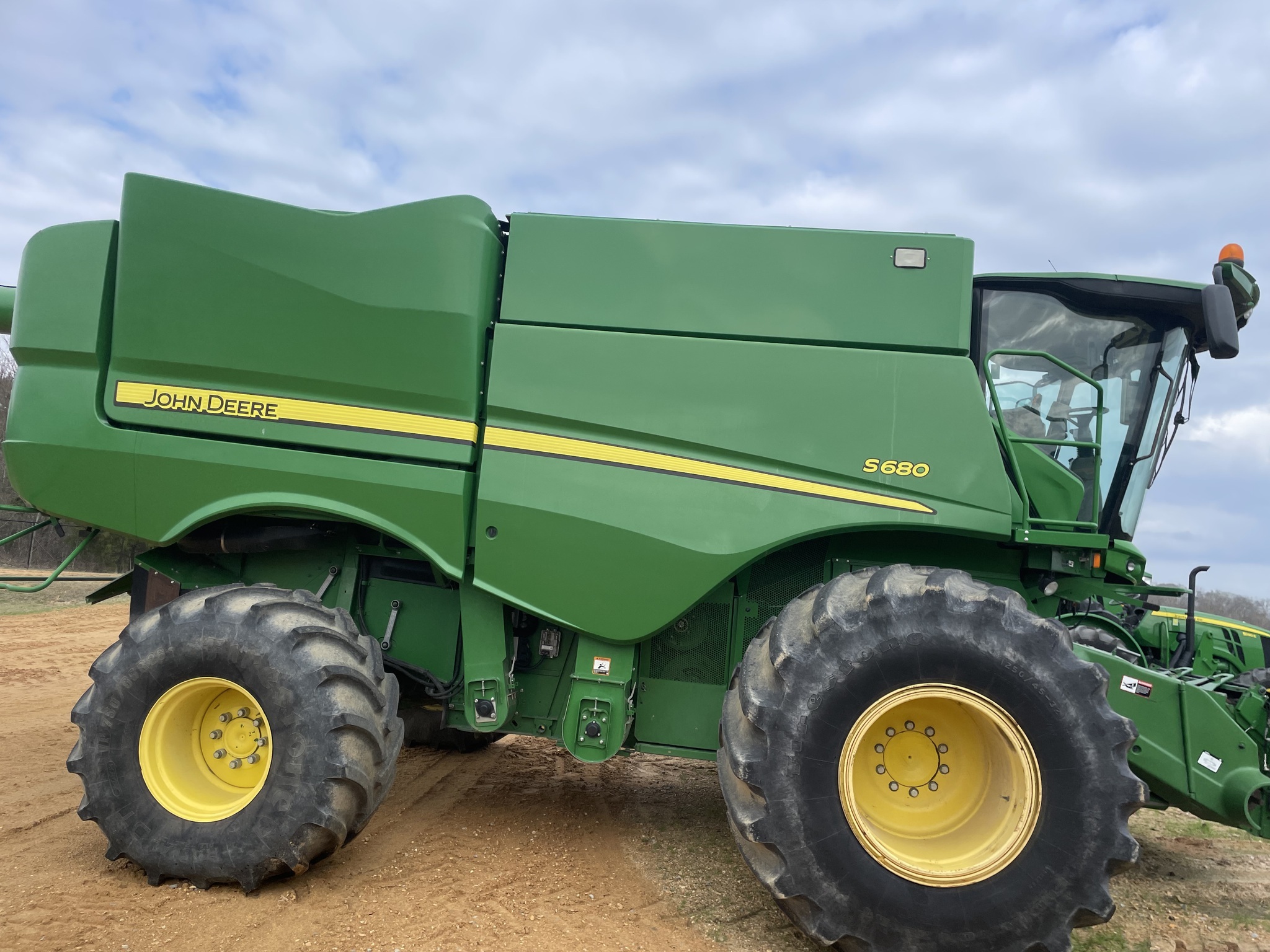 2017 John Deere S680 Combine