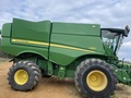 2017 John Deere S680 Combine