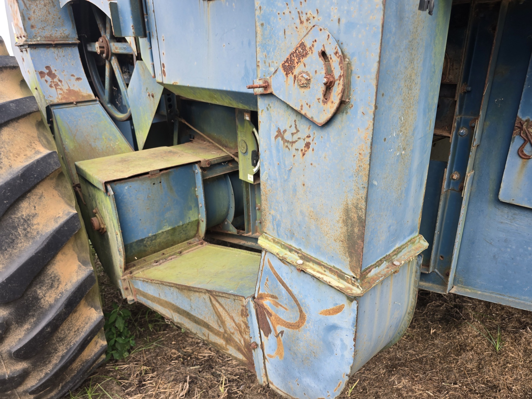 2001 Amadas 2100 Peanut Equipment