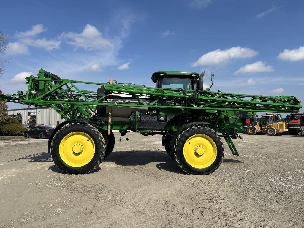 2017 John Deere R4038 Self-Propelled Sprayer
