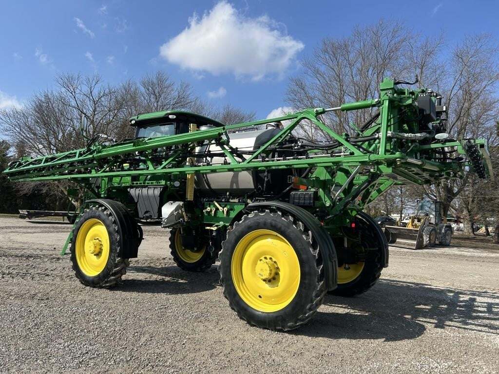 2017 John Deere R4038 Self-Propelled Sprayer