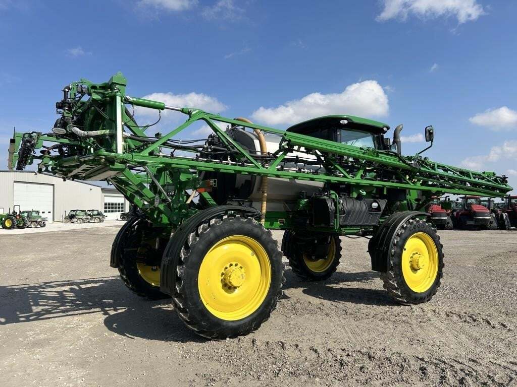 2017 John Deere R4038 Self-Propelled Sprayer