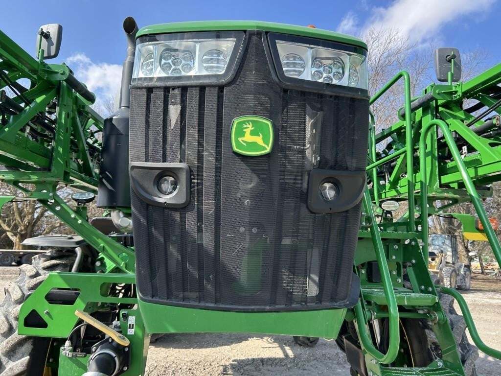 2017 John Deere R4038 Self-Propelled Sprayer