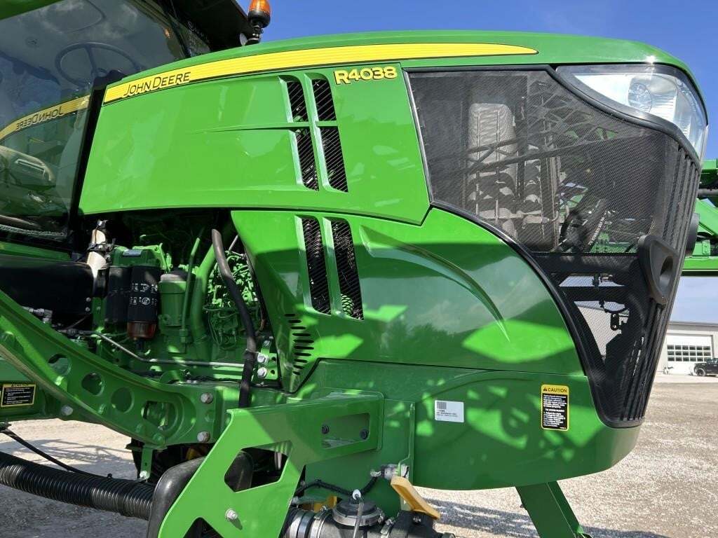 2017 John Deere R4038 Self-Propelled Sprayer