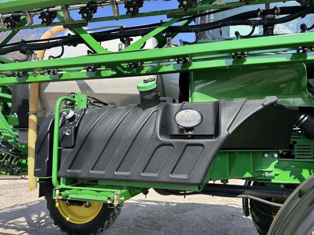 2017 John Deere R4038 Self-Propelled Sprayer
