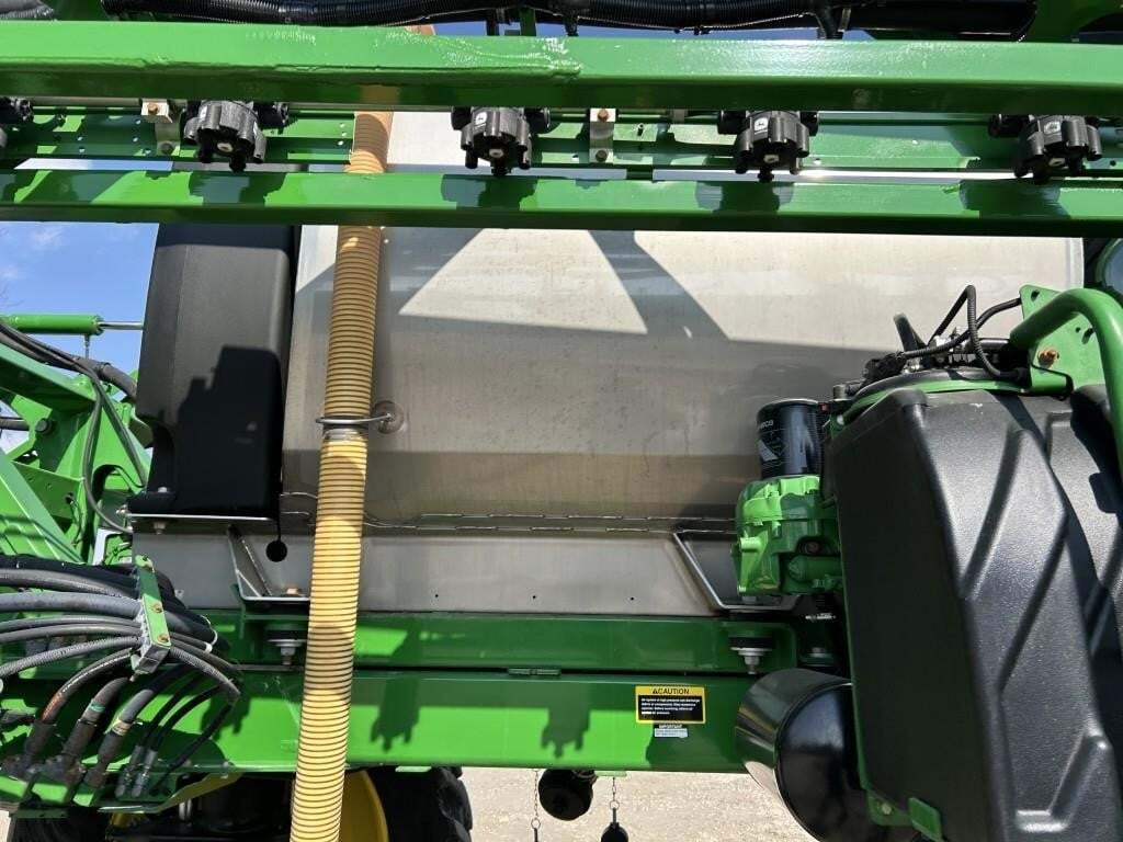 2017 John Deere R4038 Self-Propelled Sprayer