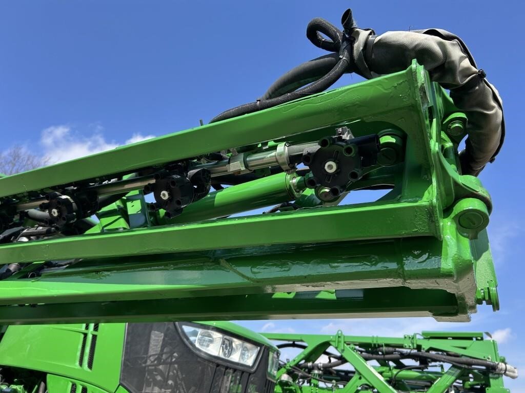 2017 John Deere R4038 Self-Propelled Sprayer