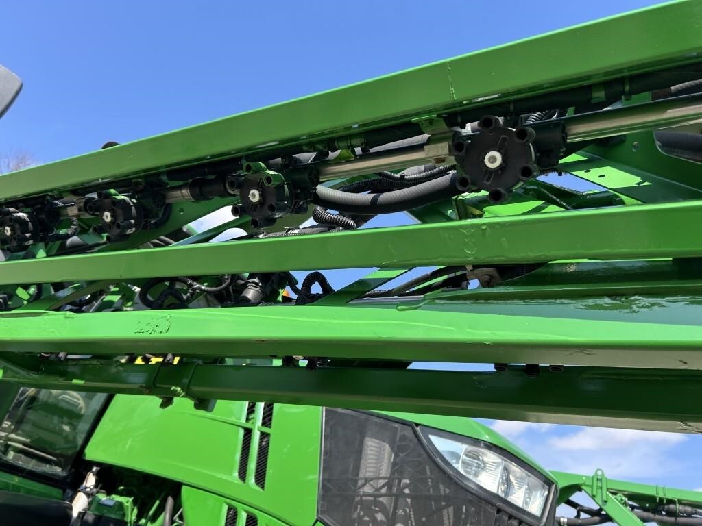 2017 John Deere R4038 Self-Propelled Sprayer