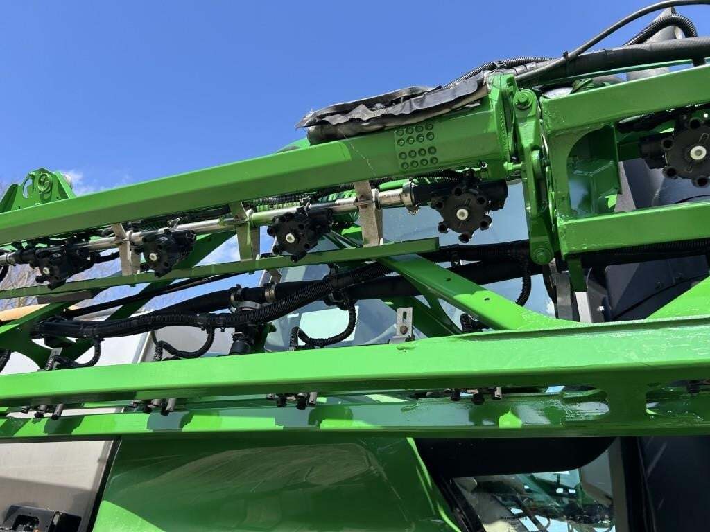 2017 John Deere R4038 Self-Propelled Sprayer
