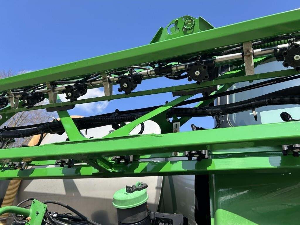 2017 John Deere R4038 Self-Propelled Sprayer