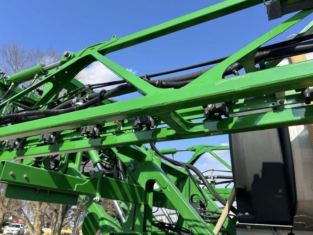 2017 John Deere R4038 Self-Propelled Sprayer