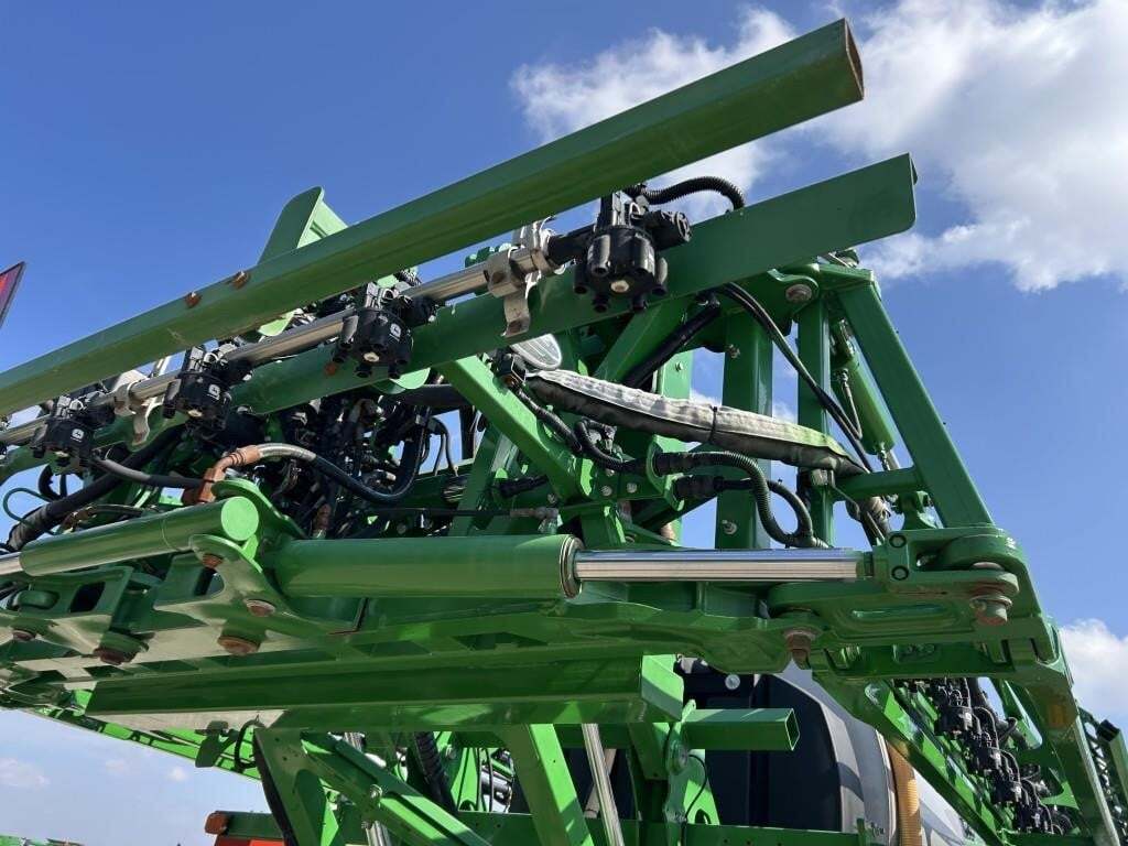 2017 John Deere R4038 Self-Propelled Sprayer