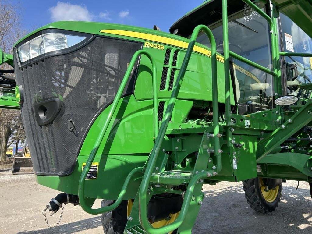2017 John Deere R4038 Self-Propelled Sprayer