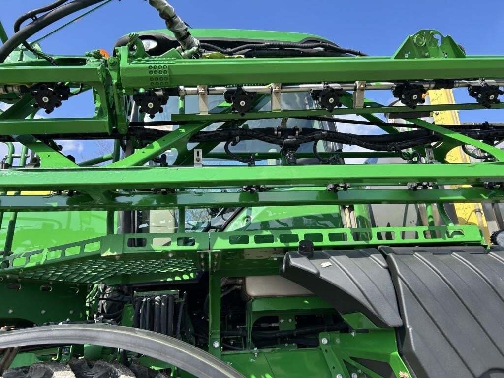 2017 John Deere R4038 Self-Propelled Sprayer