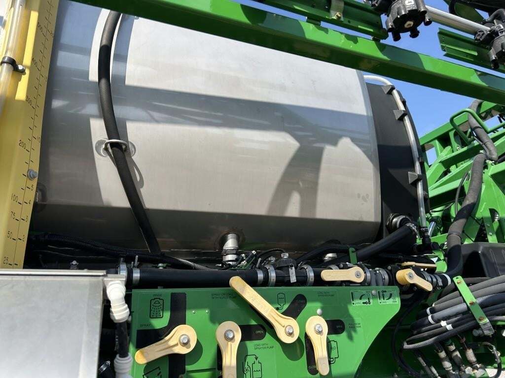 2017 John Deere R4038 Self-Propelled Sprayer