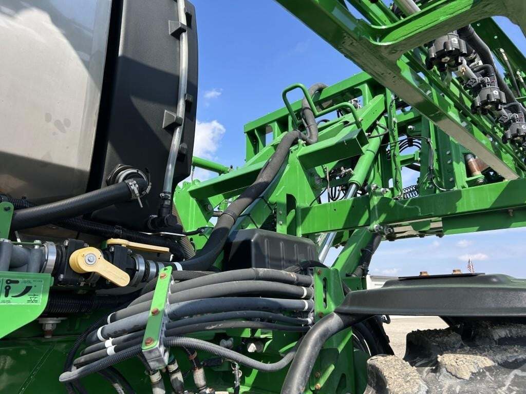2017 John Deere R4038 Self-Propelled Sprayer