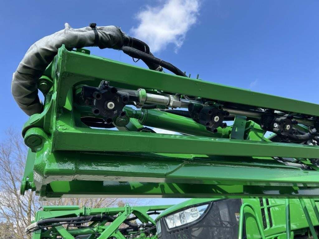2017 John Deere R4038 Self-Propelled Sprayer