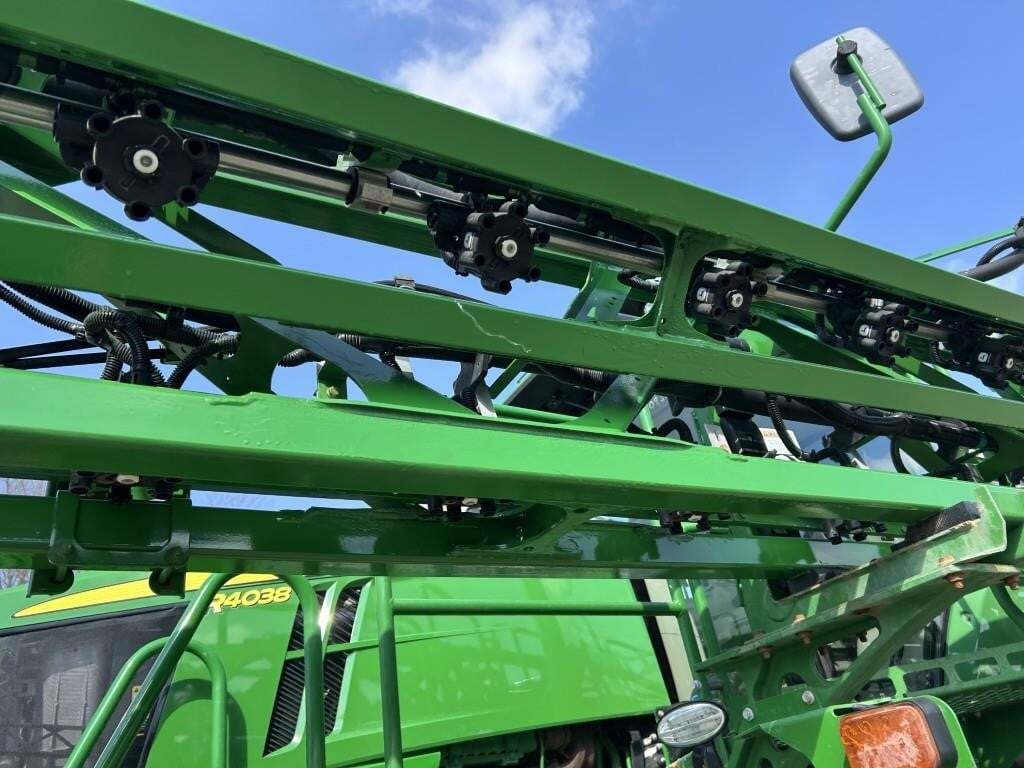 2017 John Deere R4038 Self-Propelled Sprayer