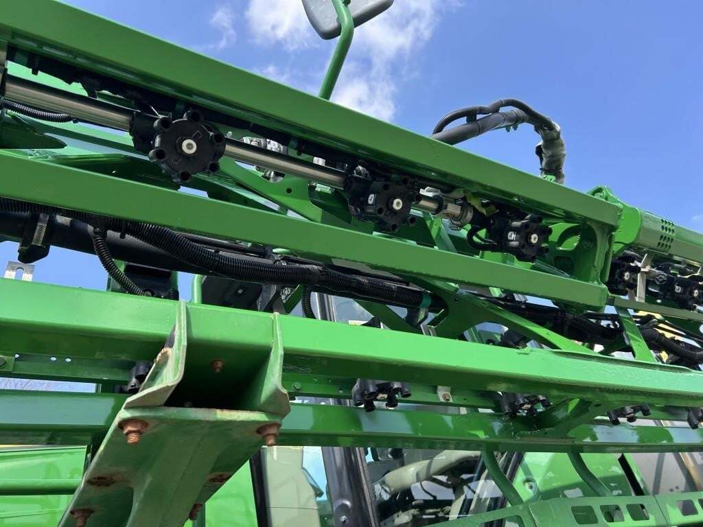 2017 John Deere R4038 Self-Propelled Sprayer