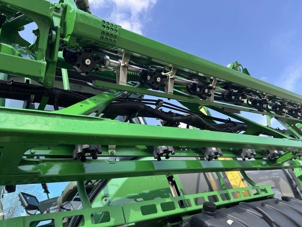 2017 John Deere R4038 Self-Propelled Sprayer