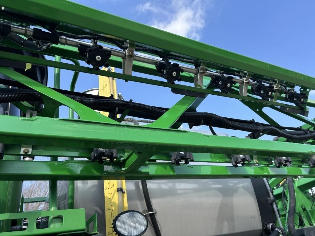 2017 John Deere R4038 Self-Propelled Sprayer