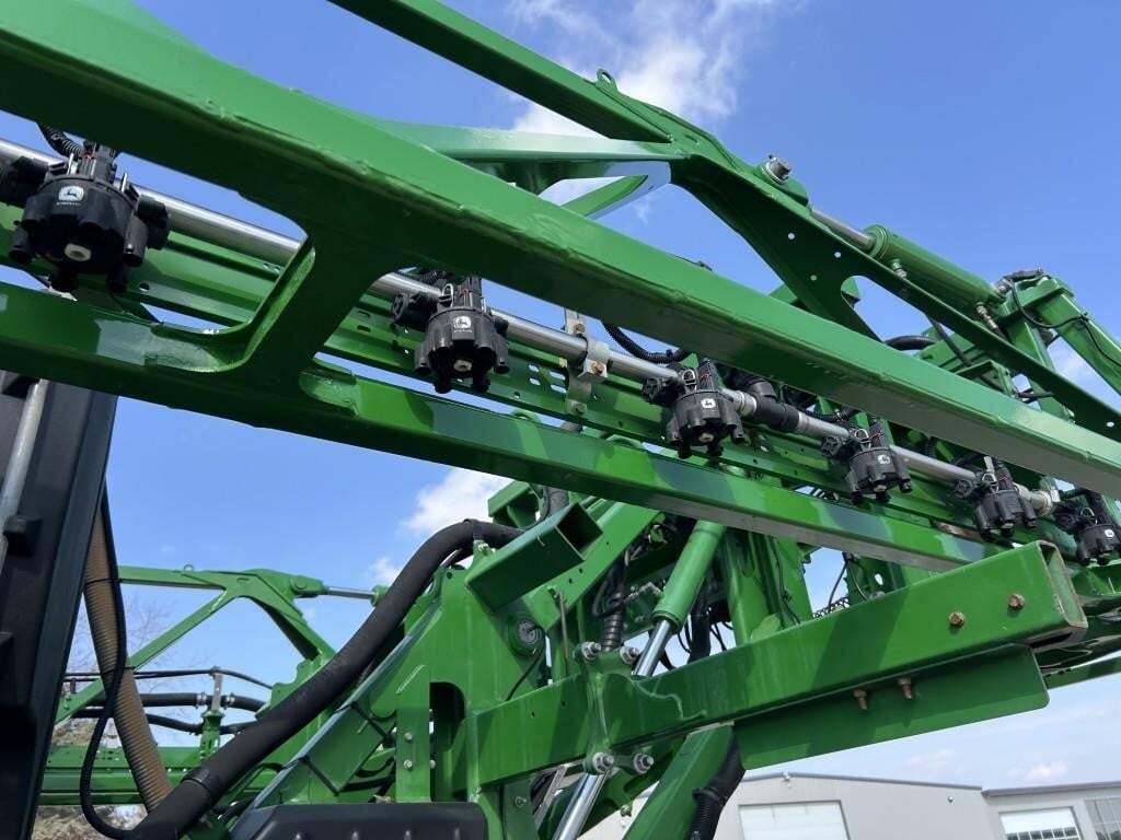 2017 John Deere R4038 Self-Propelled Sprayer