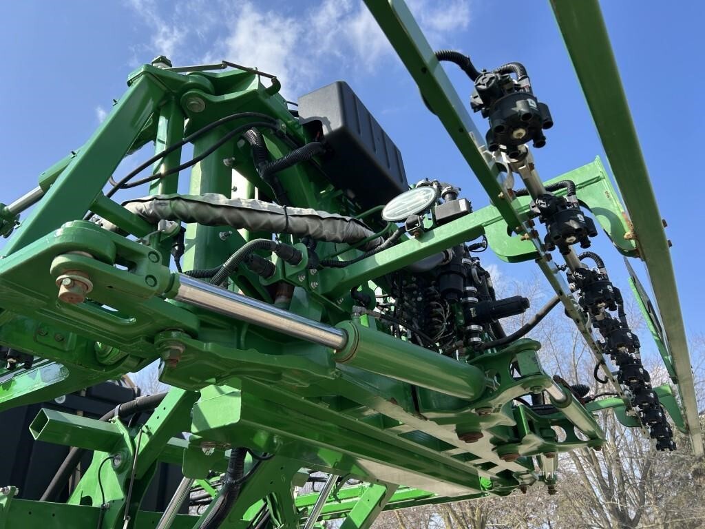 2017 John Deere R4038 Self-Propelled Sprayer