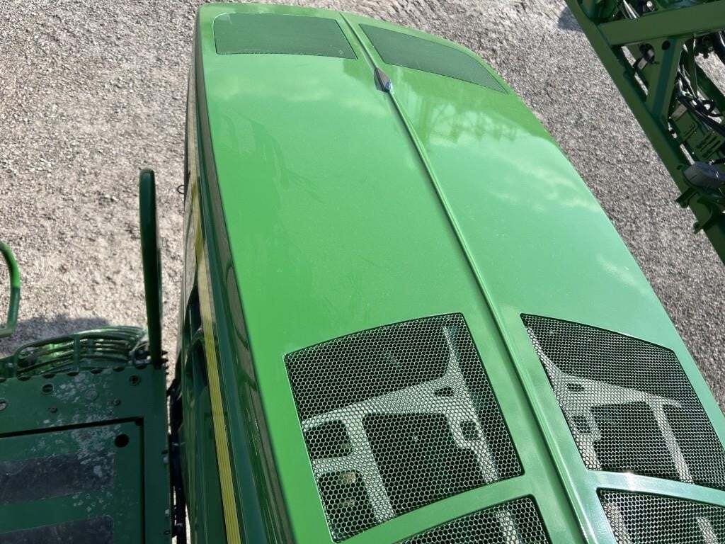 2017 John Deere R4038 Self-Propelled Sprayer