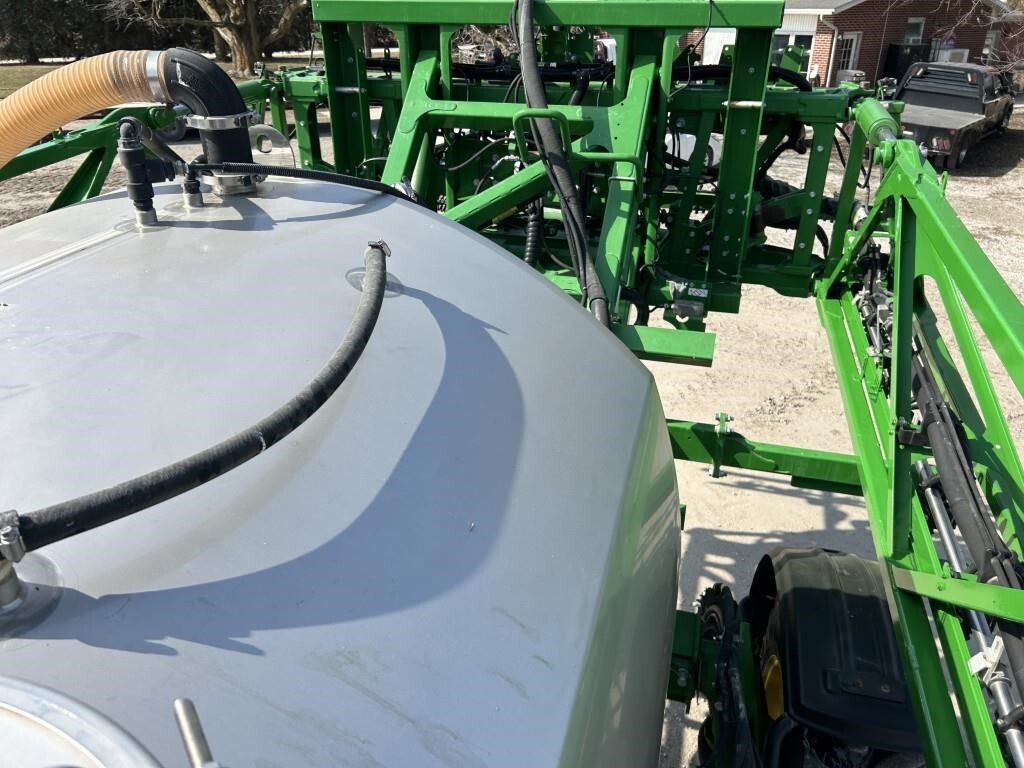 2017 John Deere R4038 Self-Propelled Sprayer