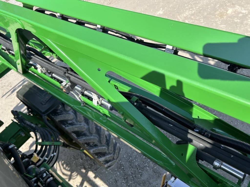 2017 John Deere R4038 Self-Propelled Sprayer