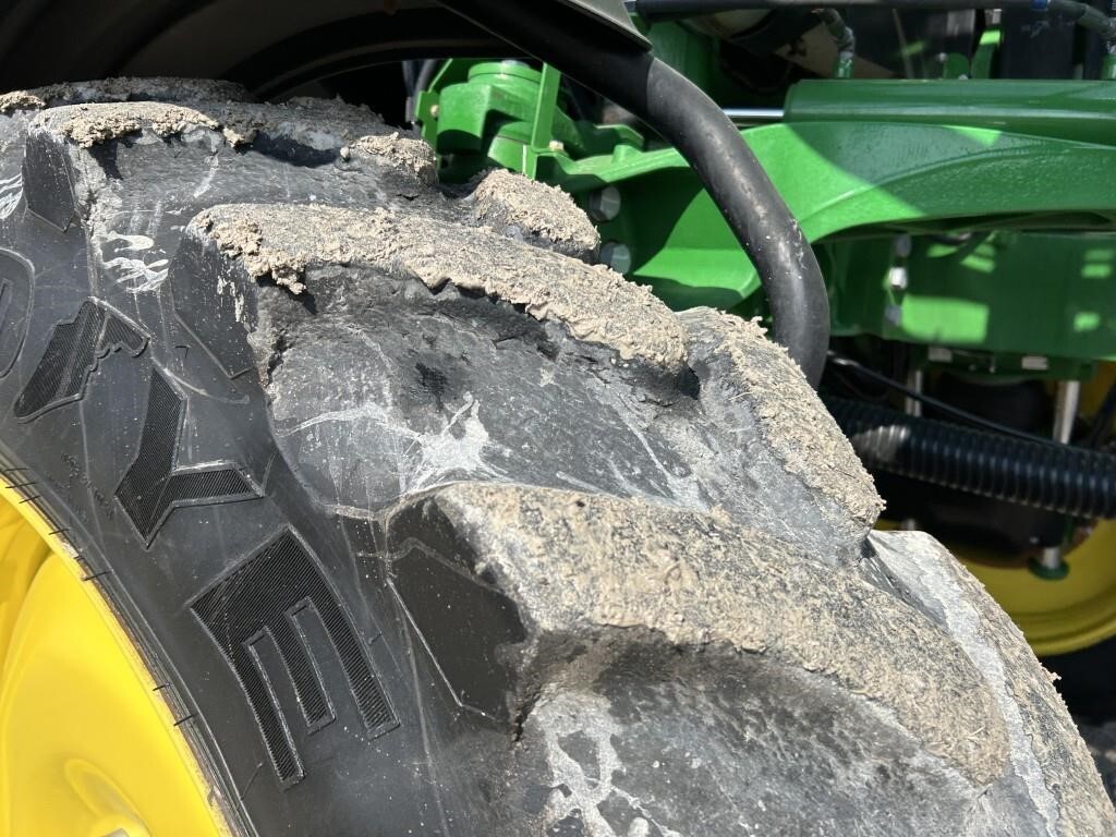 2017 John Deere R4038 Self-Propelled Sprayer