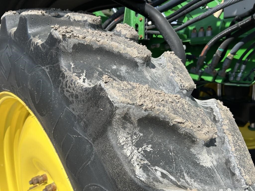 2017 John Deere R4038 Self-Propelled Sprayer
