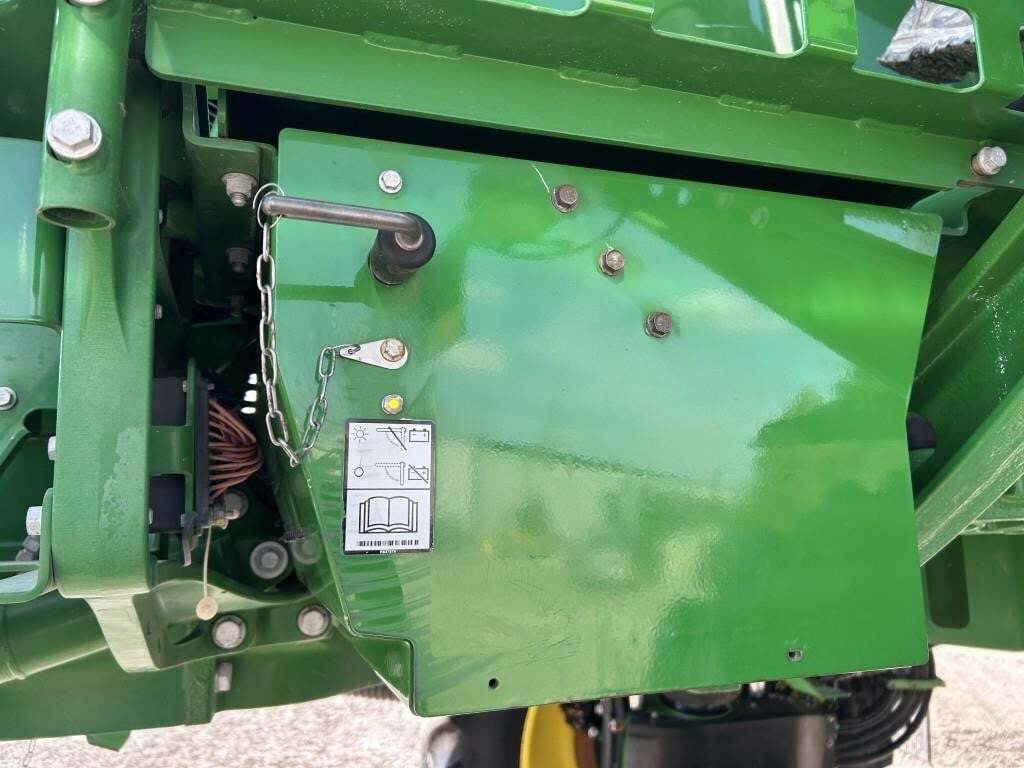 2017 John Deere R4038 Self-Propelled Sprayer