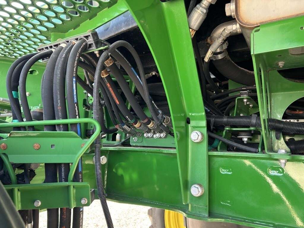 2017 John Deere R4038 Self-Propelled Sprayer
