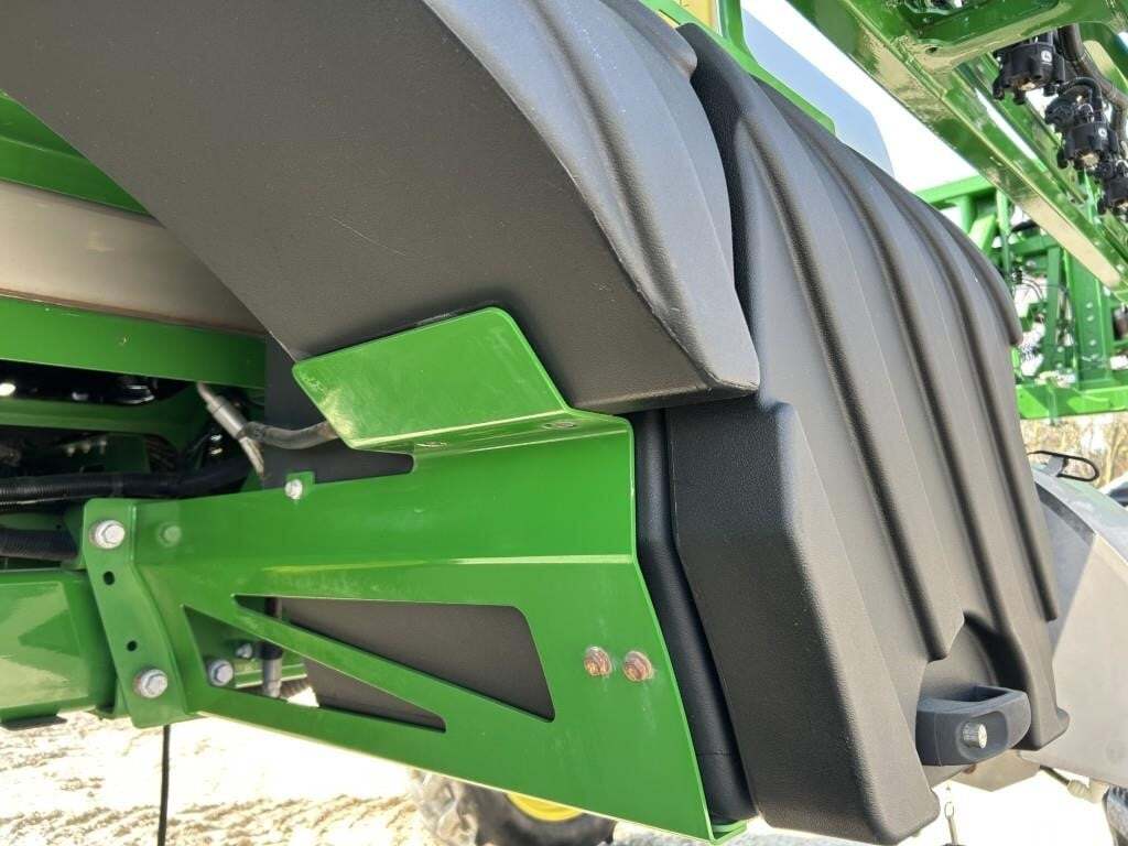 2017 John Deere R4038 Self-Propelled Sprayer