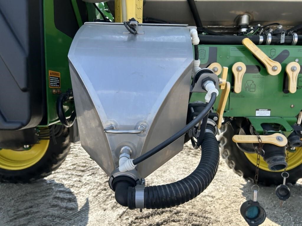 2017 John Deere R4038 Self-Propelled Sprayer