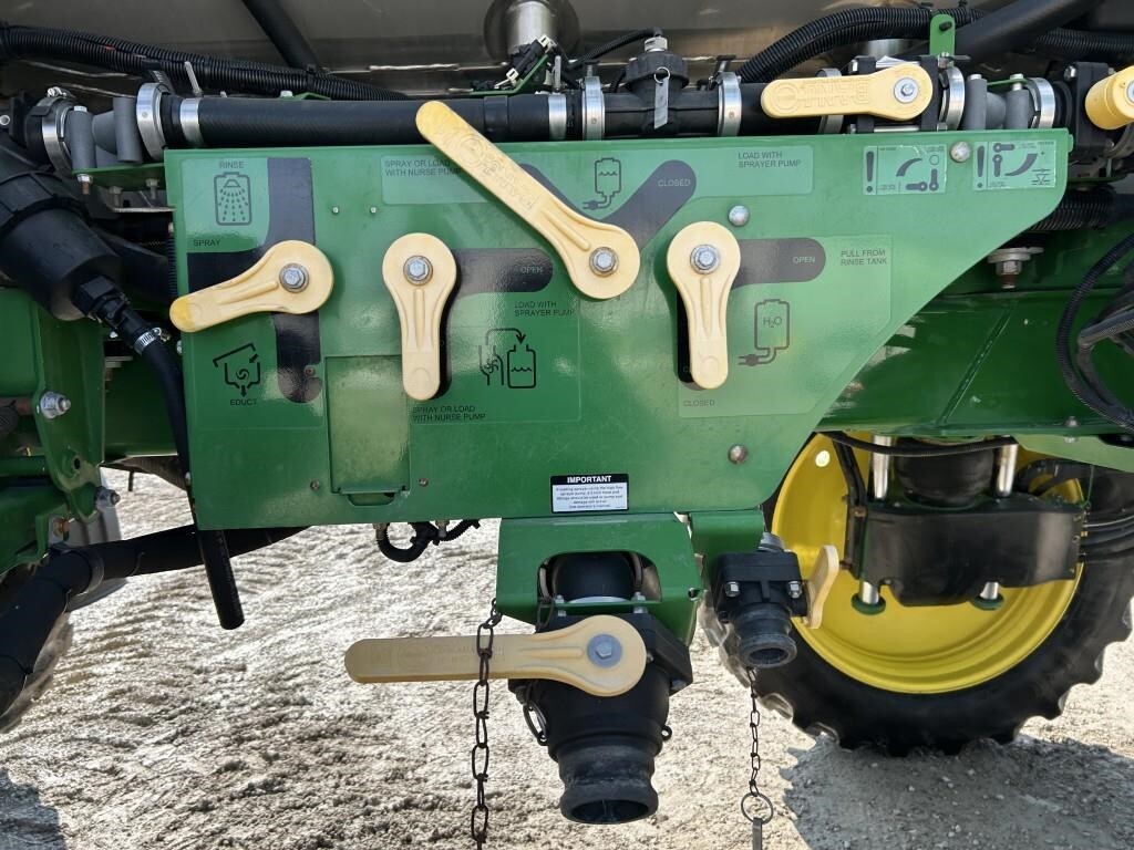 2017 John Deere R4038 Self-Propelled Sprayer
